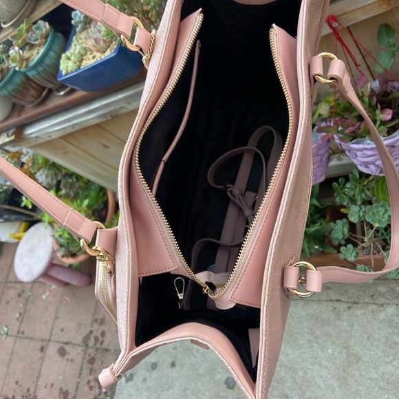 TOTE & CARRY AP1 TOTE BAG WITH ZIPPER SNAKE SKIN - Picture 9 of 15